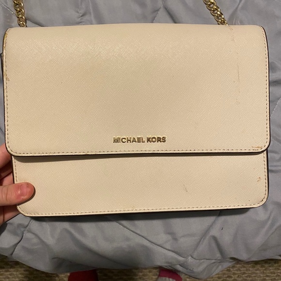 Micheal kors white crossbody - Picture 2 of 7